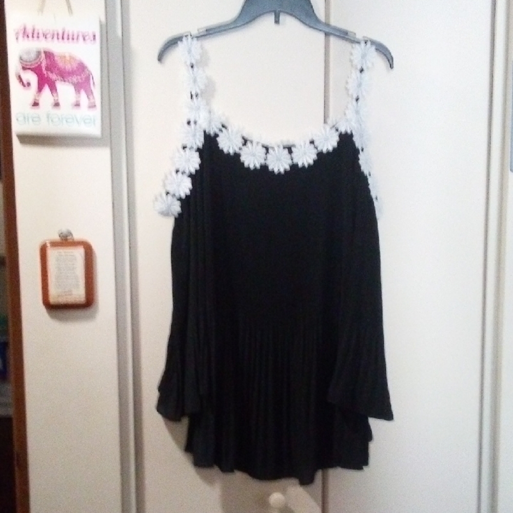 Black and White Floral Women's Top